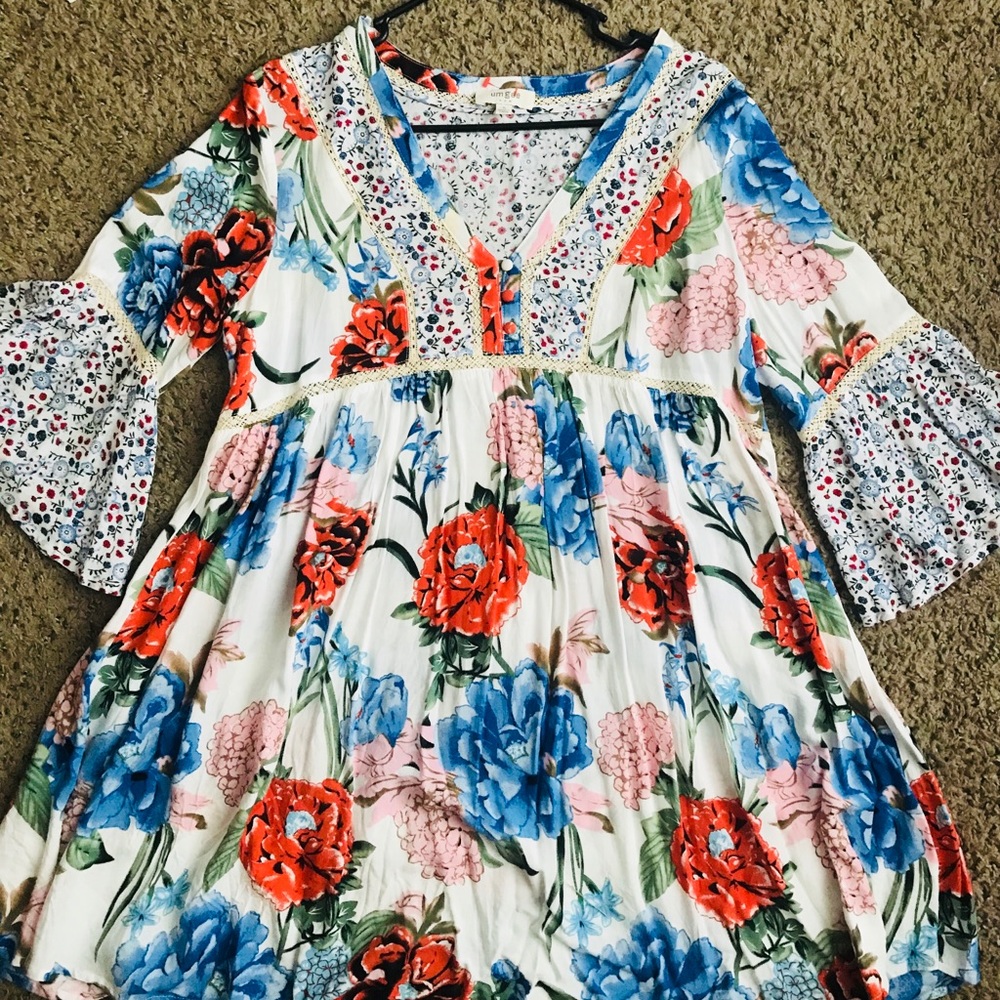 Beautiful floral print tunic. Only worn once.